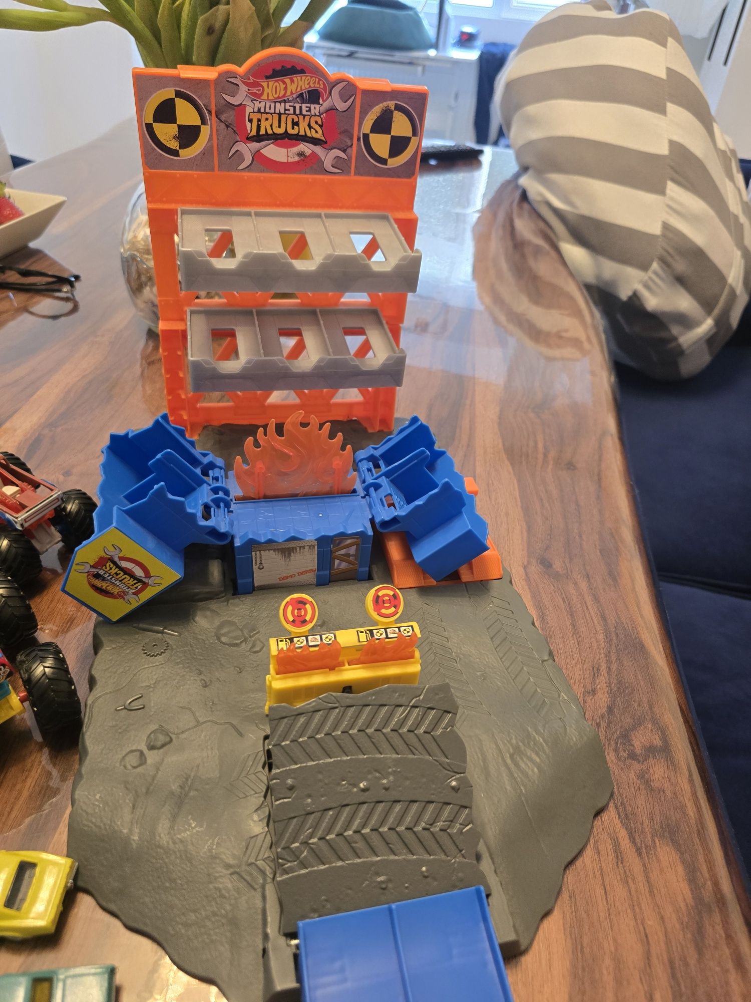 Blast station Hot Wheels Monster truck masinute copii circuit