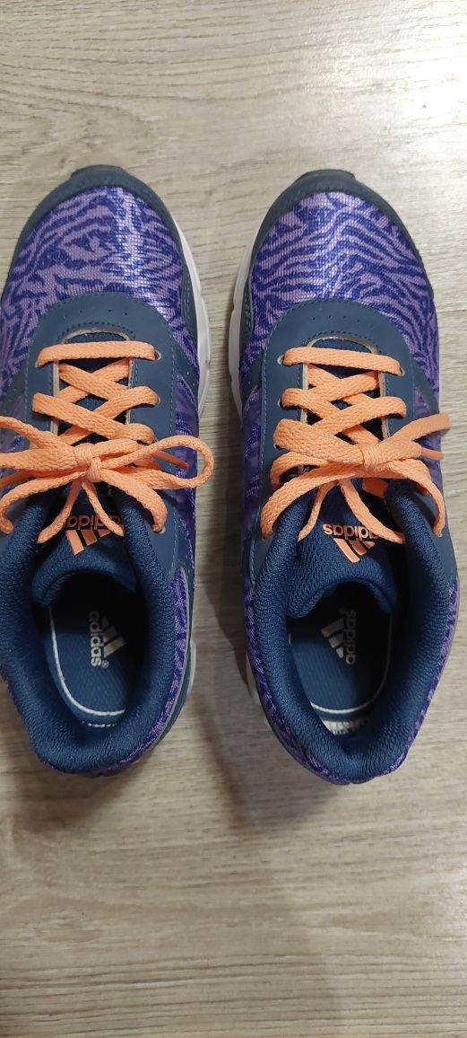 Маратонки Adidas ном.35