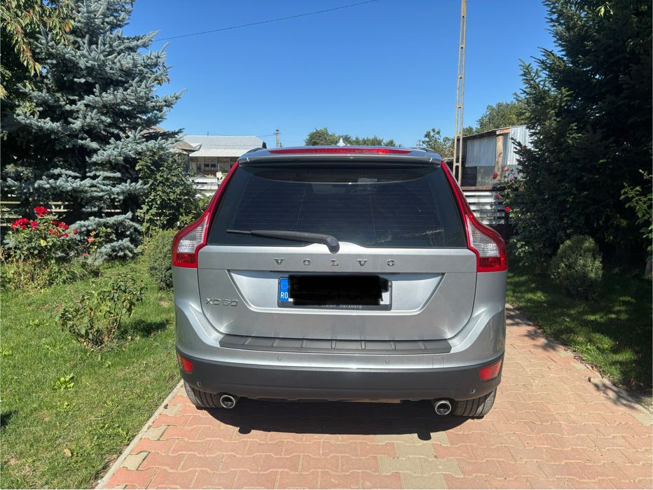 Volvo XC60 – An 2013, culoare gri metalizat