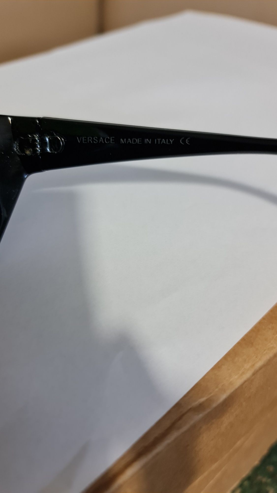 Ochelari de soare v ersace