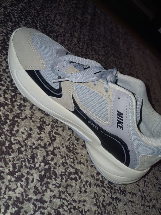 Adidasi Nike Pro