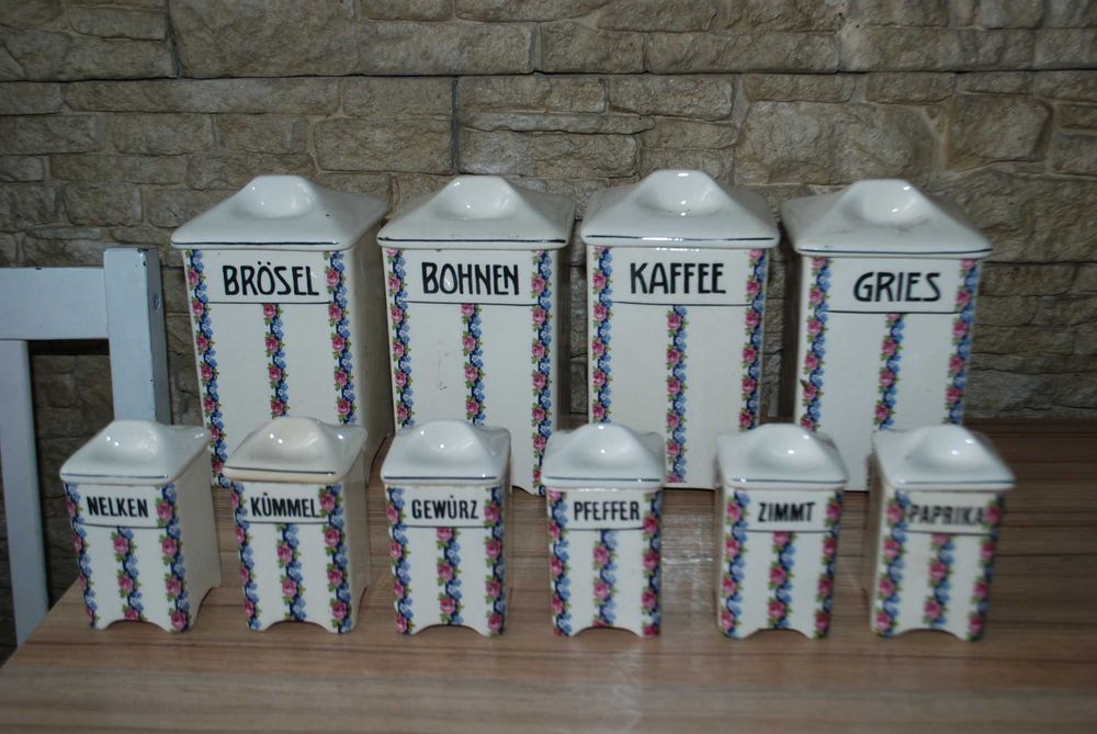 Vand set vechi, sasesc de recipiente pt condimente din faianta