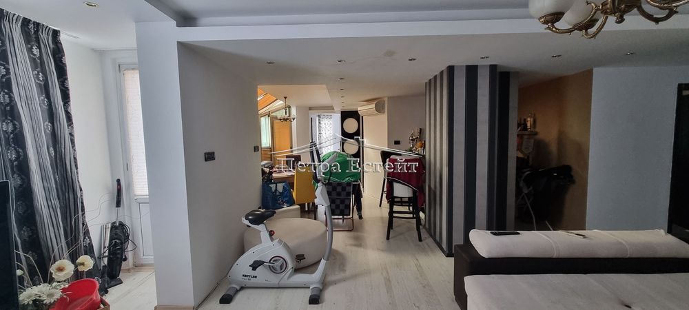 Продава се Тристаен апартамент в Варна, Левски - 145 кв.м за 1580 €/кв.м - Снимка #2