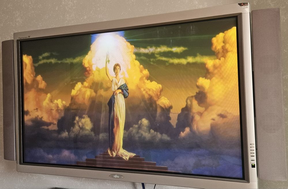 Плазменная панель Fujitsu 50" и Blu-ray проигрыватель Oppo