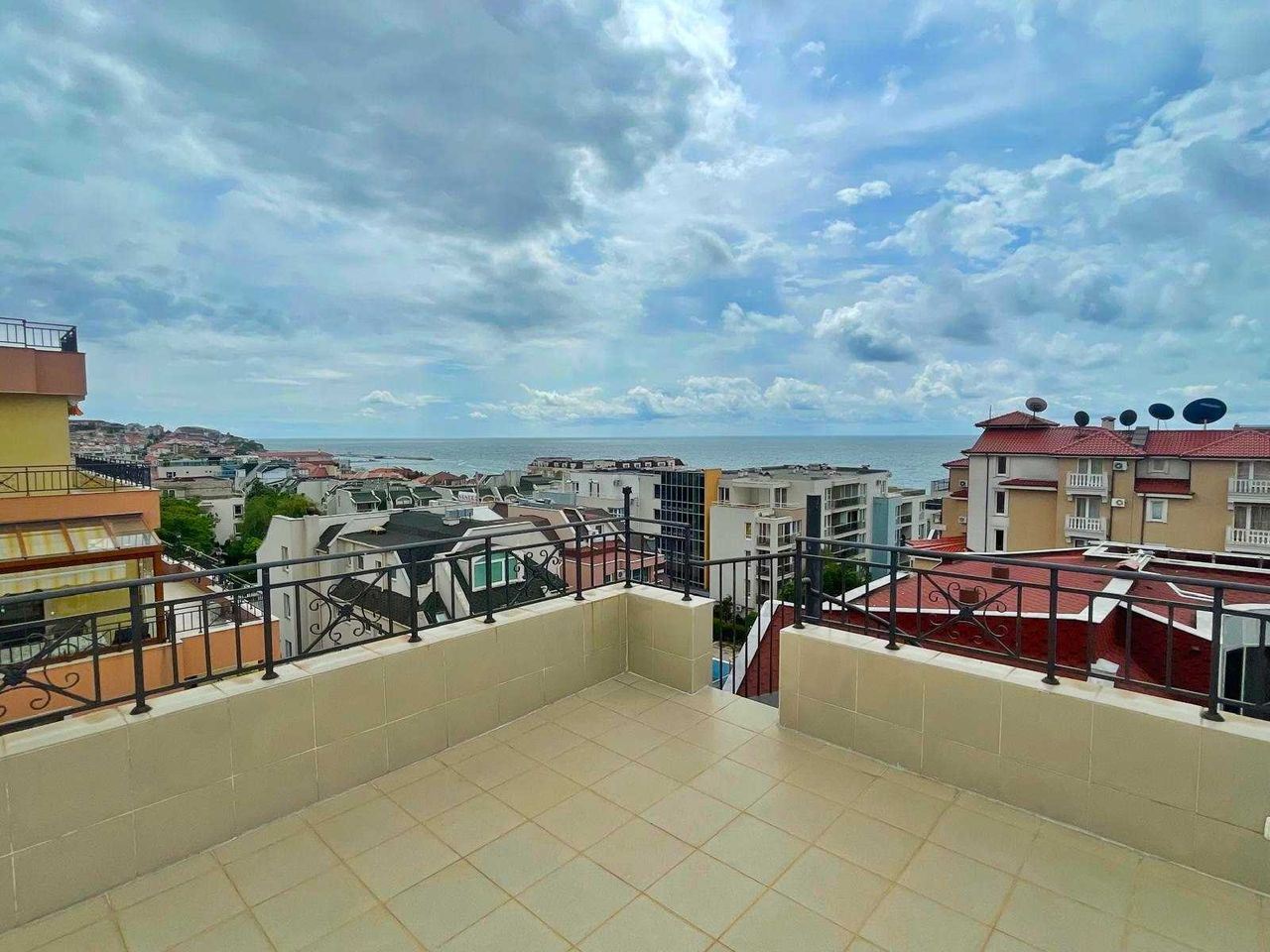 Продава се Двустаен апартамент в Свети Влас - 70 кв.м за 1028 €/кв.м - Снимка #15