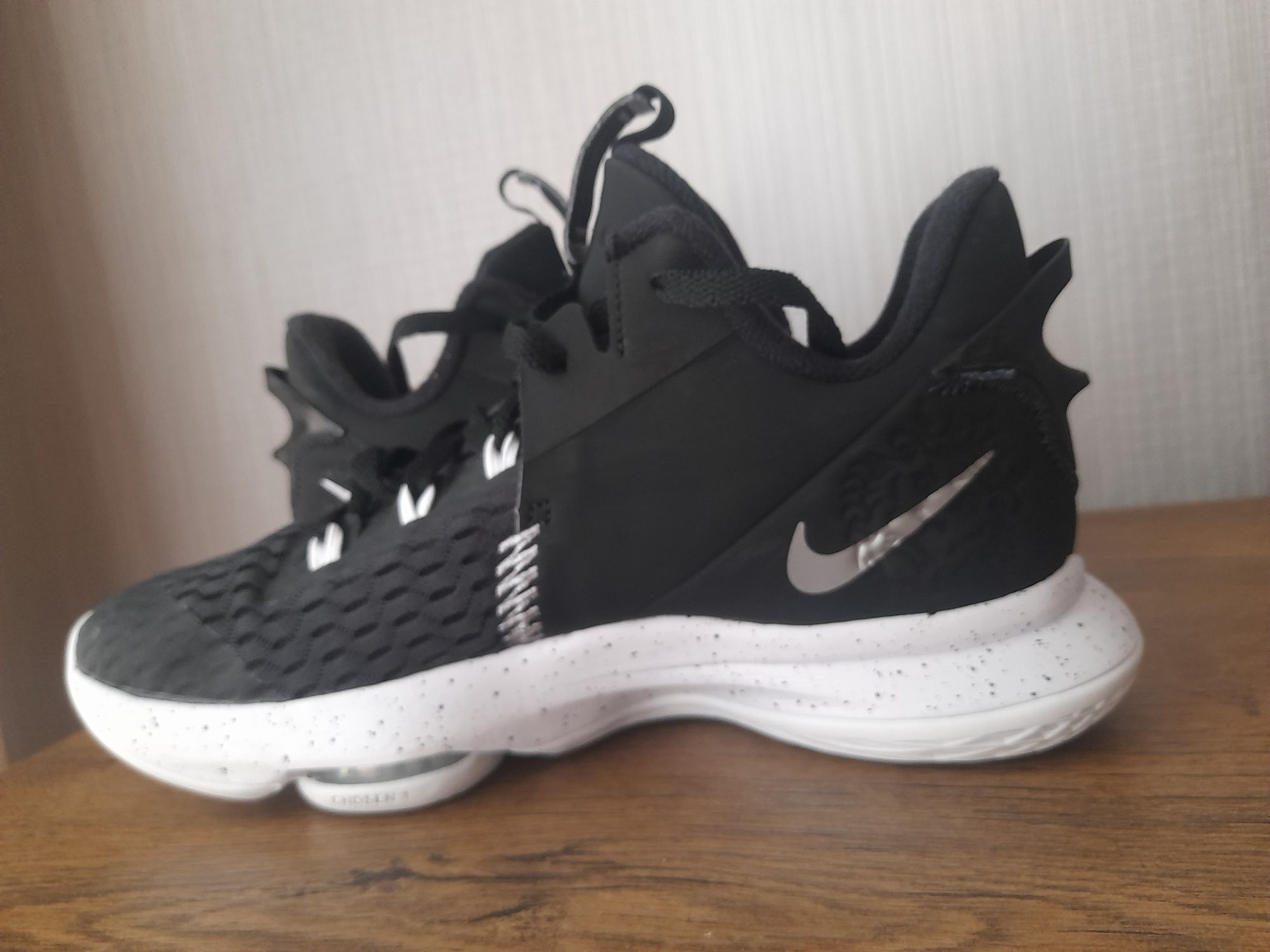 Nike LeBron кецове 43 номер.