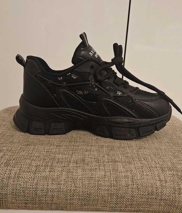 Adidasi Guess Noi, piele eco, nr 36 sneakers dama negri