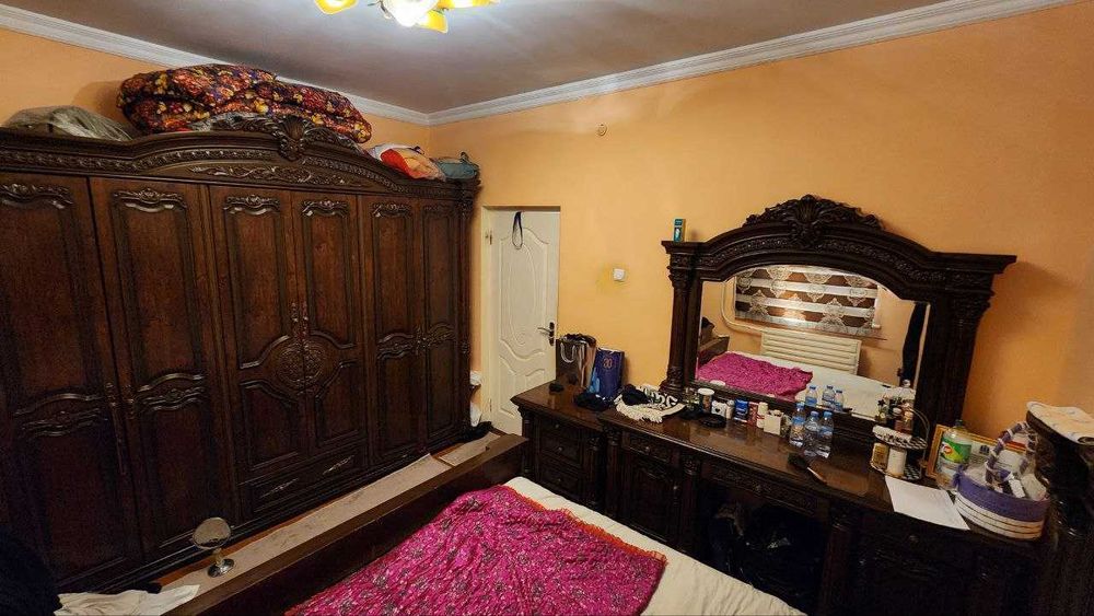 Уй сотилади (Райцентр бозор олдидаги котедж, катта йўл бўйида)