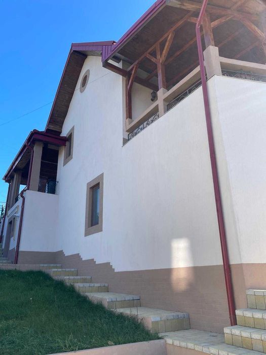 vand vila zona bucium plopii fara sot