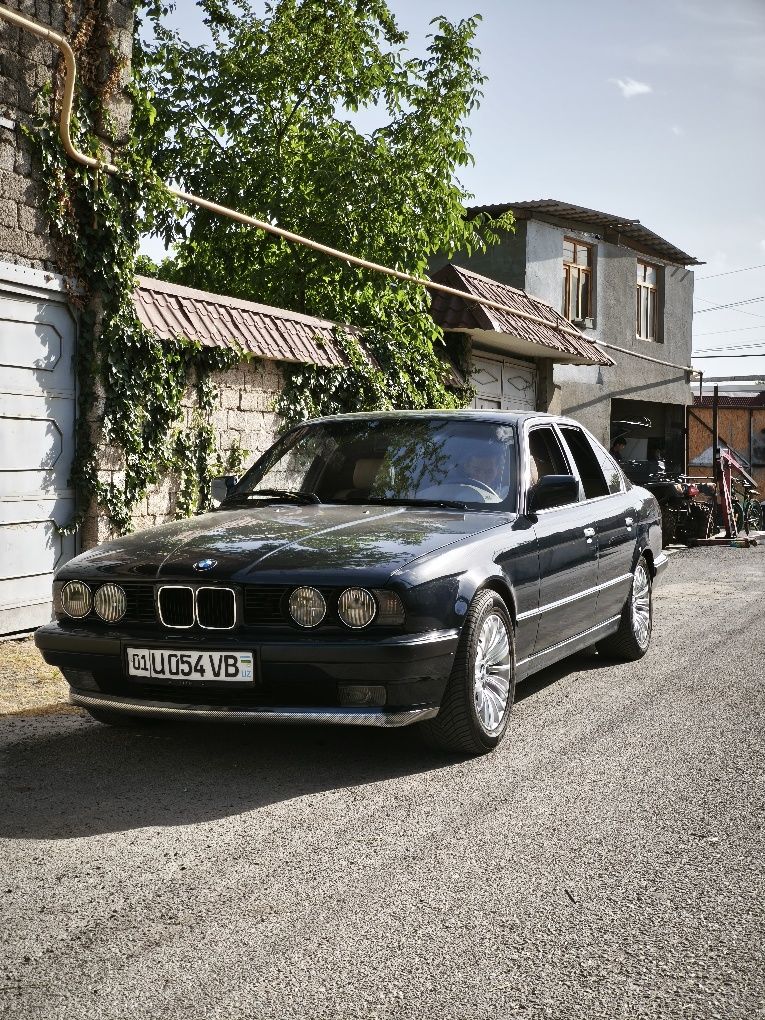BMW E34 520I продаётся тёмно-синий цвет