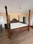 Set dormitor vintage baldachin lemn masiv ca nou, king size Import SUA