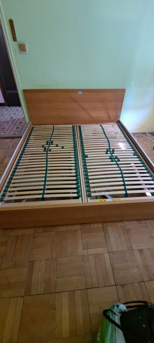 De vânzare pat 180x200 cu 2 somiere de 90x200 fiecare reglabile