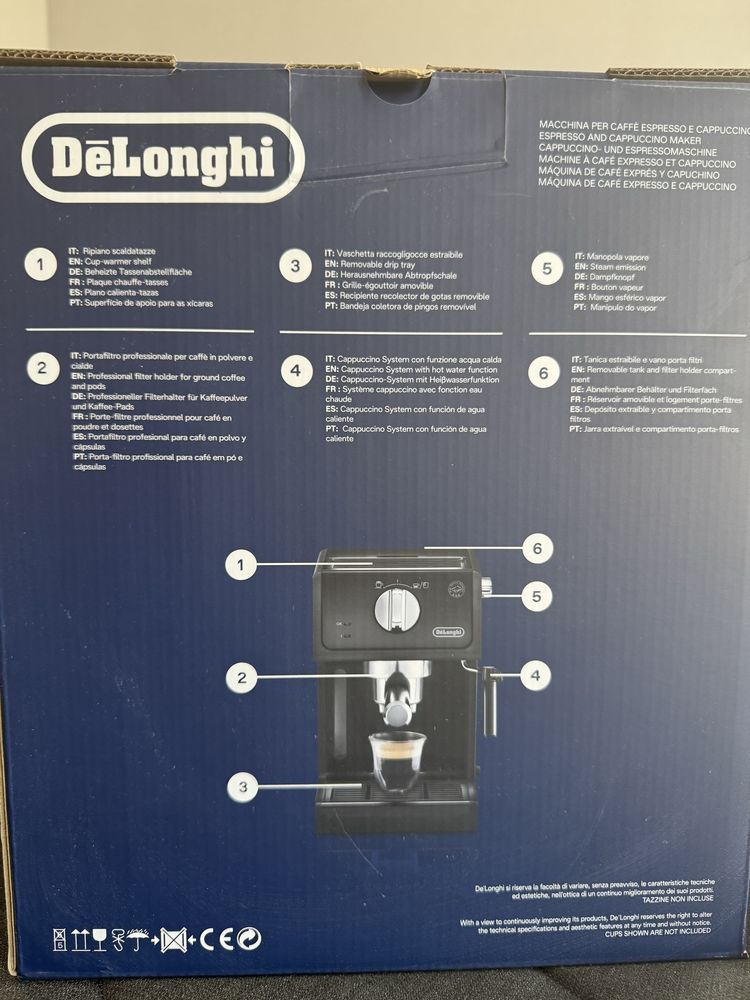 Кофемашина Delonghi черного цвета, почти новая, пользовались редко