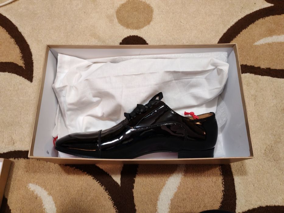 Pantofi Christian Louboutin bărbați  piele lăcuită neagră Nr 43/5