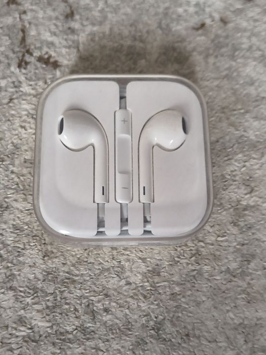 Apple Airpods cu fir Nefolosite