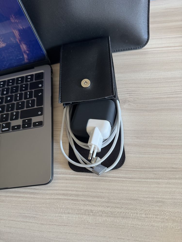 MacBook Air 13” M3 Chip 8 GB RAM 256 GB