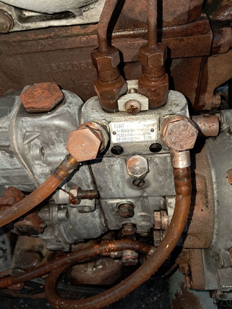 Motor ptr. tractor în 2 pistoane FIAT - 300
