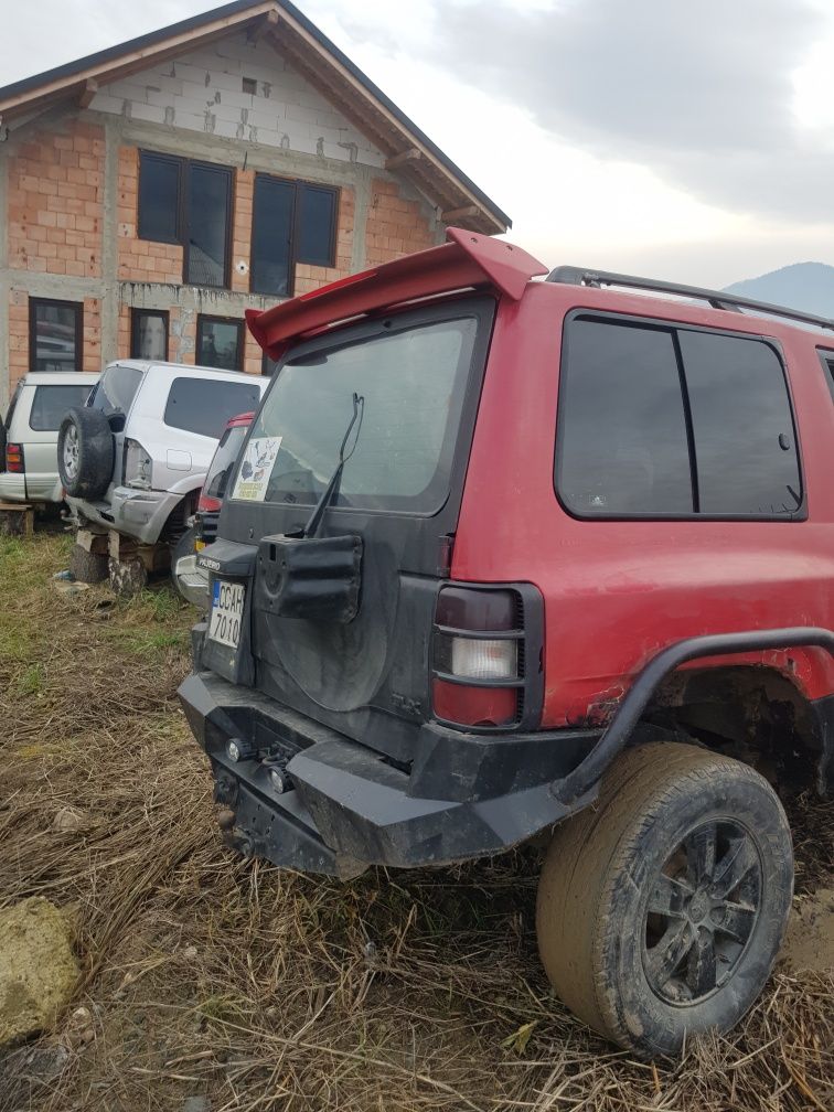 Dezmembrez mitsubishi pajero shogun motor 2.8 cutie manuală super sele