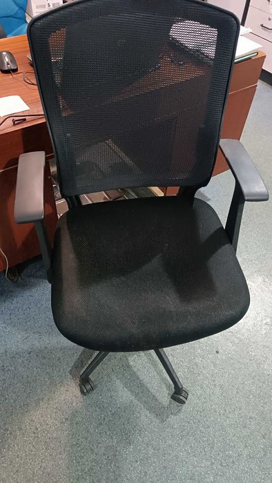 Кресло офисное в хорошем состоянии.Все работает