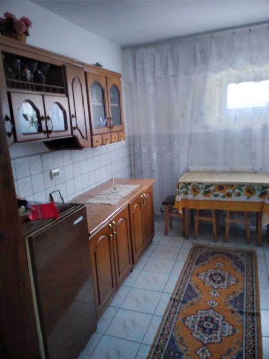 Vand Apartament  .4camere ,2 bai .bucatarie .mobilat .