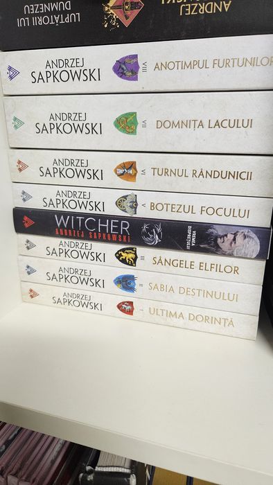 Vand seria Witcher, 8 volume, de Andrzej Sapkowski