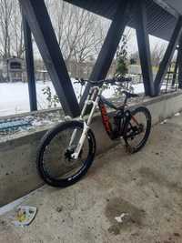Downhill Giant glory 8.0 maestro Dh