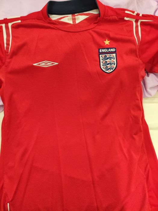 Различни футболни екипи