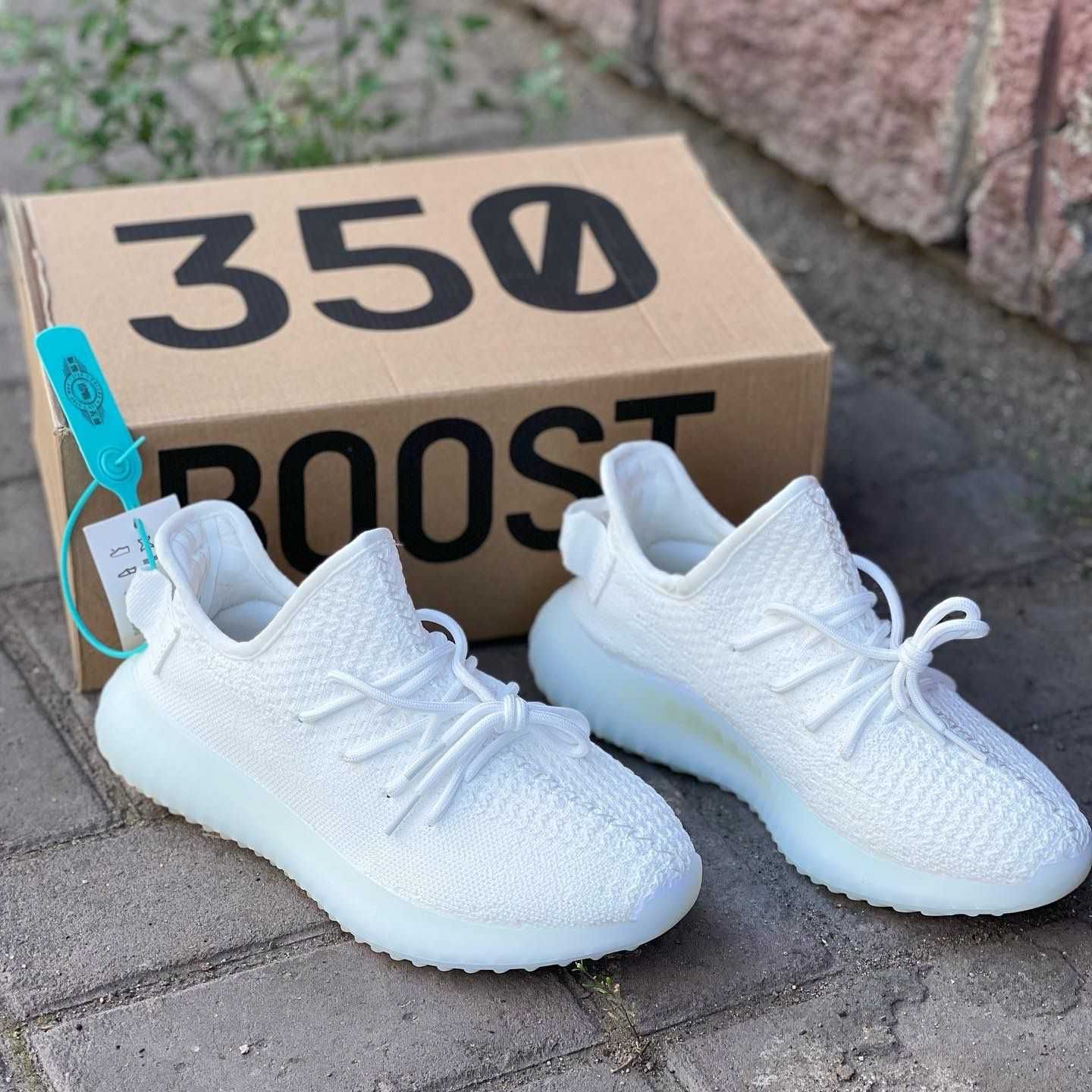 Кроссовки Adidas Yeezy Boost 350 белые (2258)