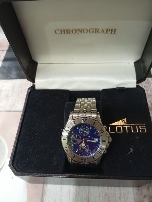 Часовник Lotus неизползван