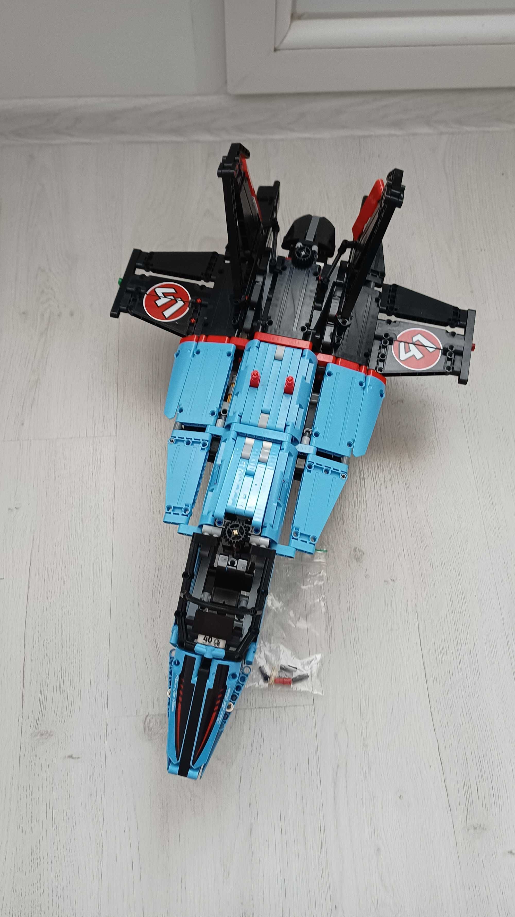 LEGO TECHNIC: Air Race Jet (42066)