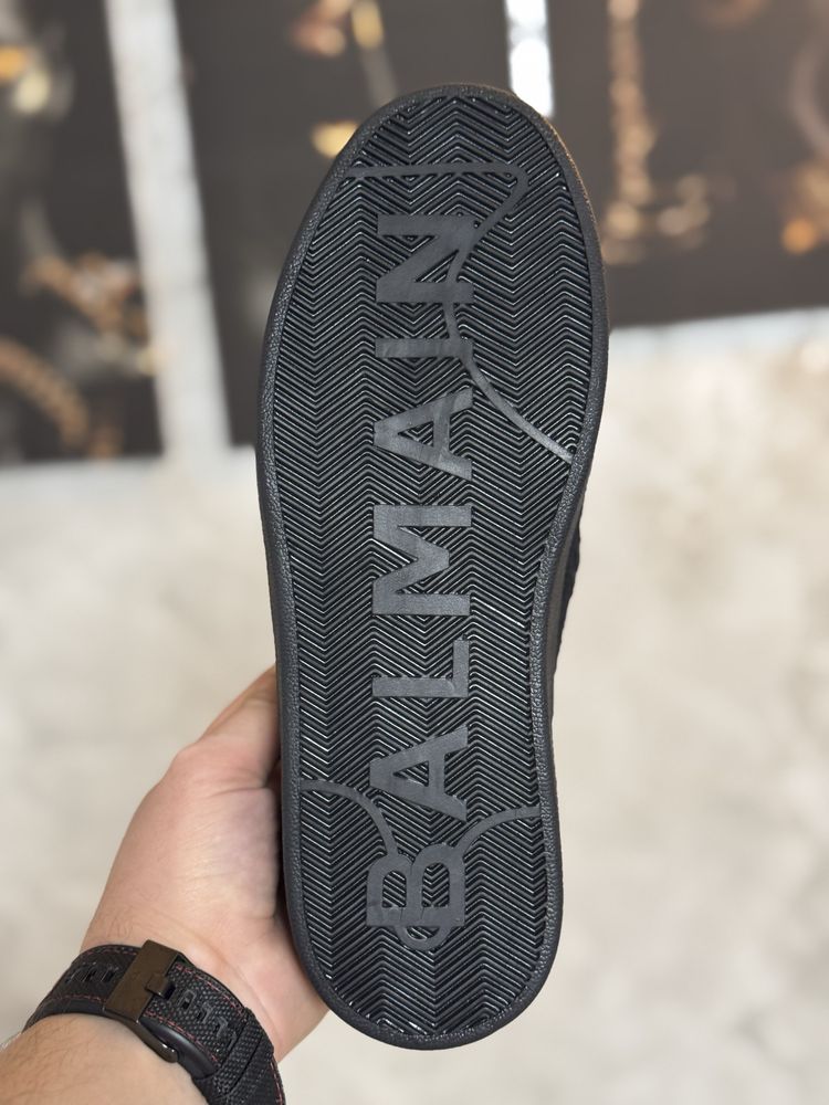 Adidasi Barbati Balmain Black & Gold!