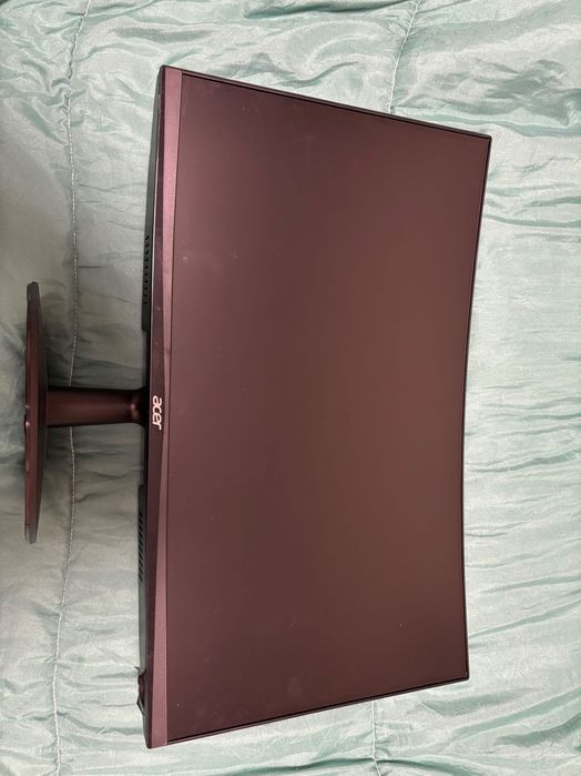 монитор и компютър