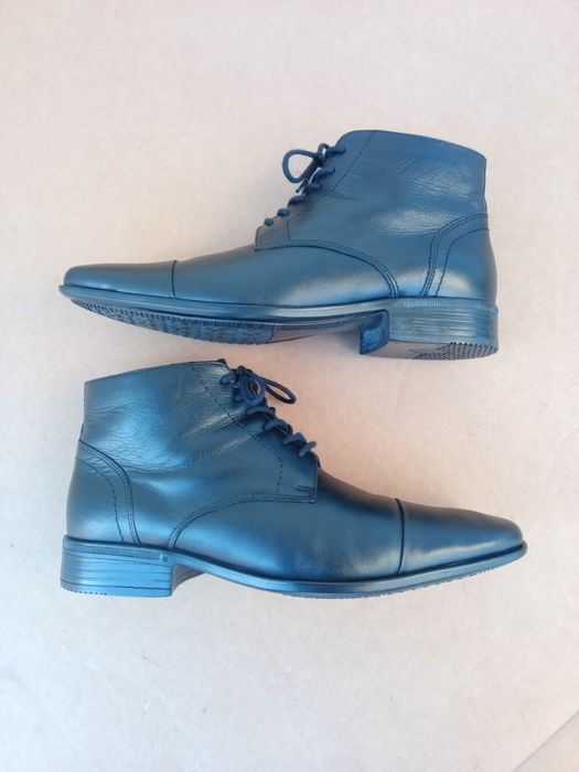 Ghete piele nr.39,interior 27/25 cm,impecabile,elegante.