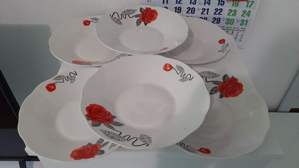 Комплект порцеланови чинии на рози