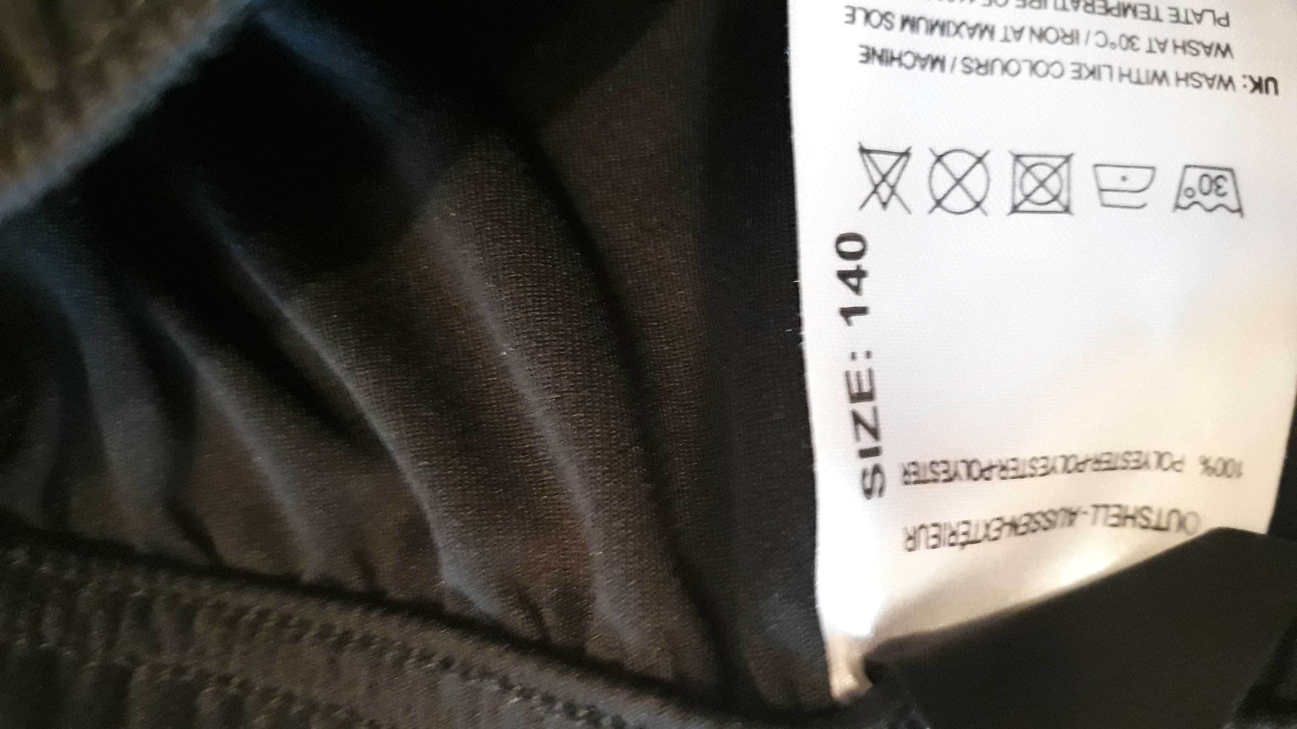 Продавм спортен екип Uhisport