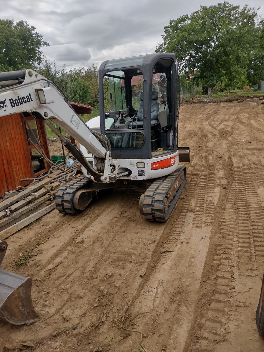 Execut lucrări cu  miniexcavator 3,6 to, bobcat incarcator frontal 3,5