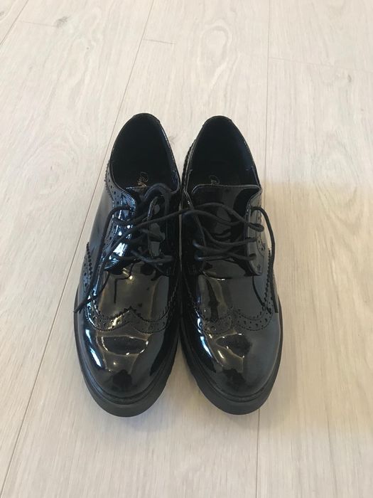 Дамски обувки лачени