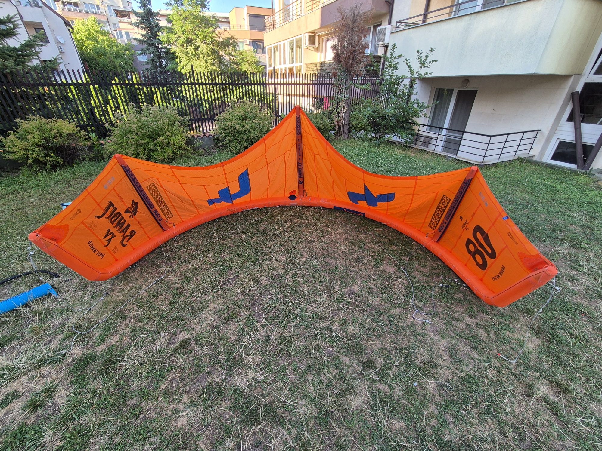 Продавам кайтове F-one Bandit 8m2, 10m2 и бар Linxbar