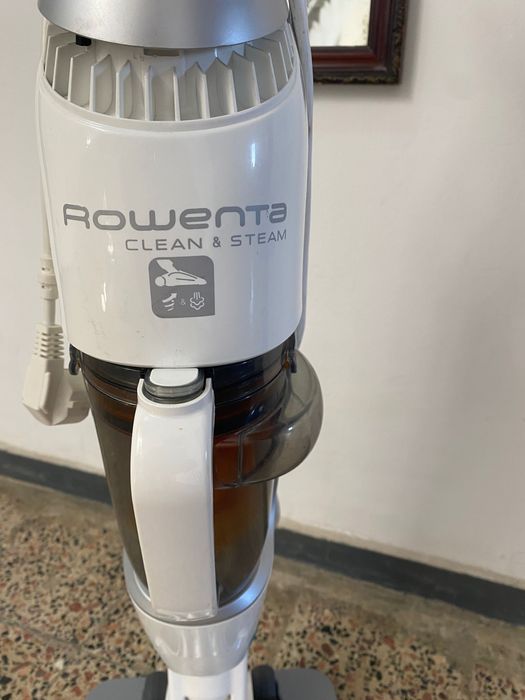 Clean & Steam Rowenta cu fir aspira si spala in acelasi timp
