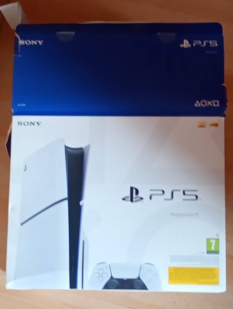 Ps 5 с кутия и джойстик