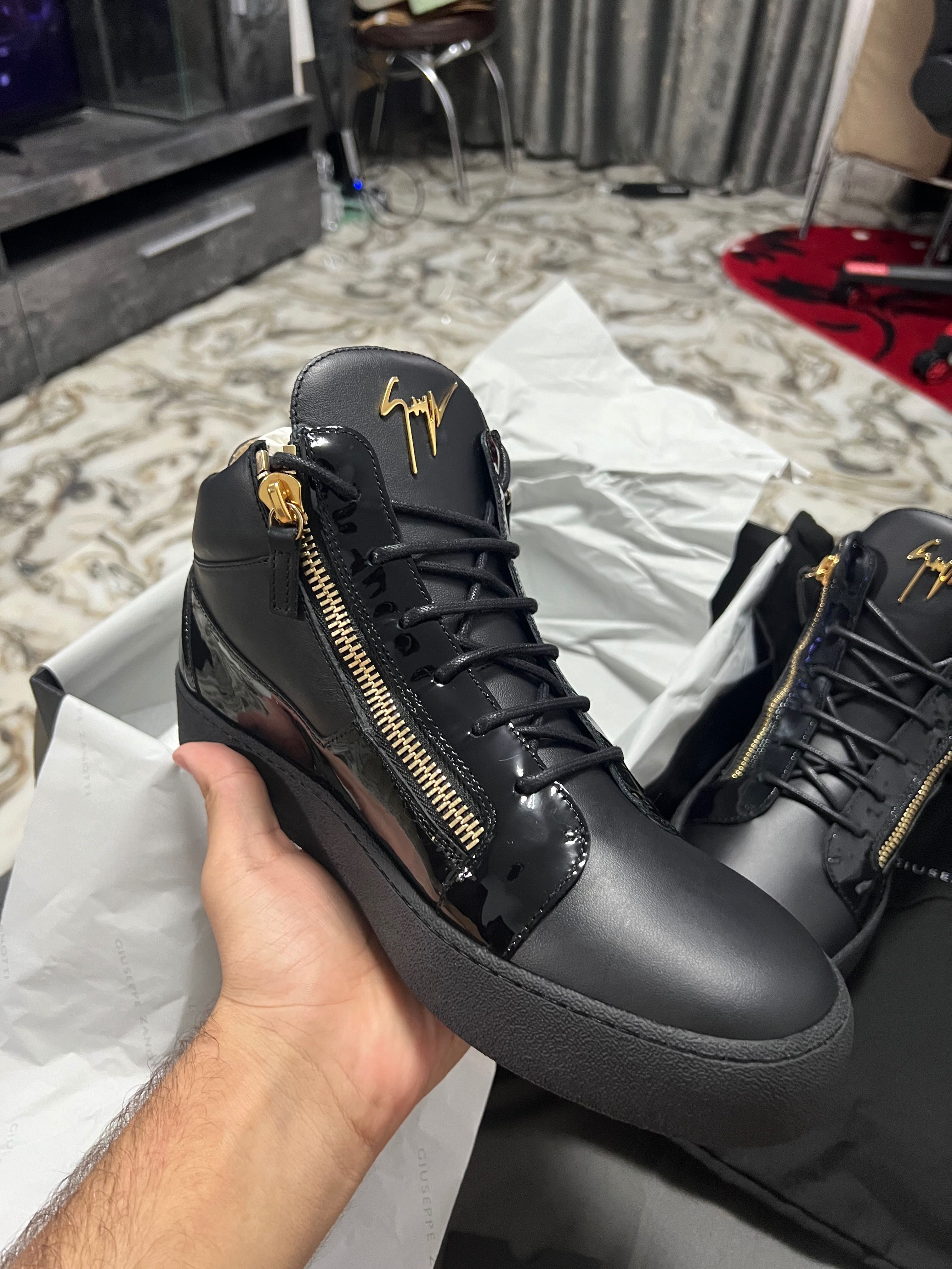 Giuseppe zanotti - URGENT
