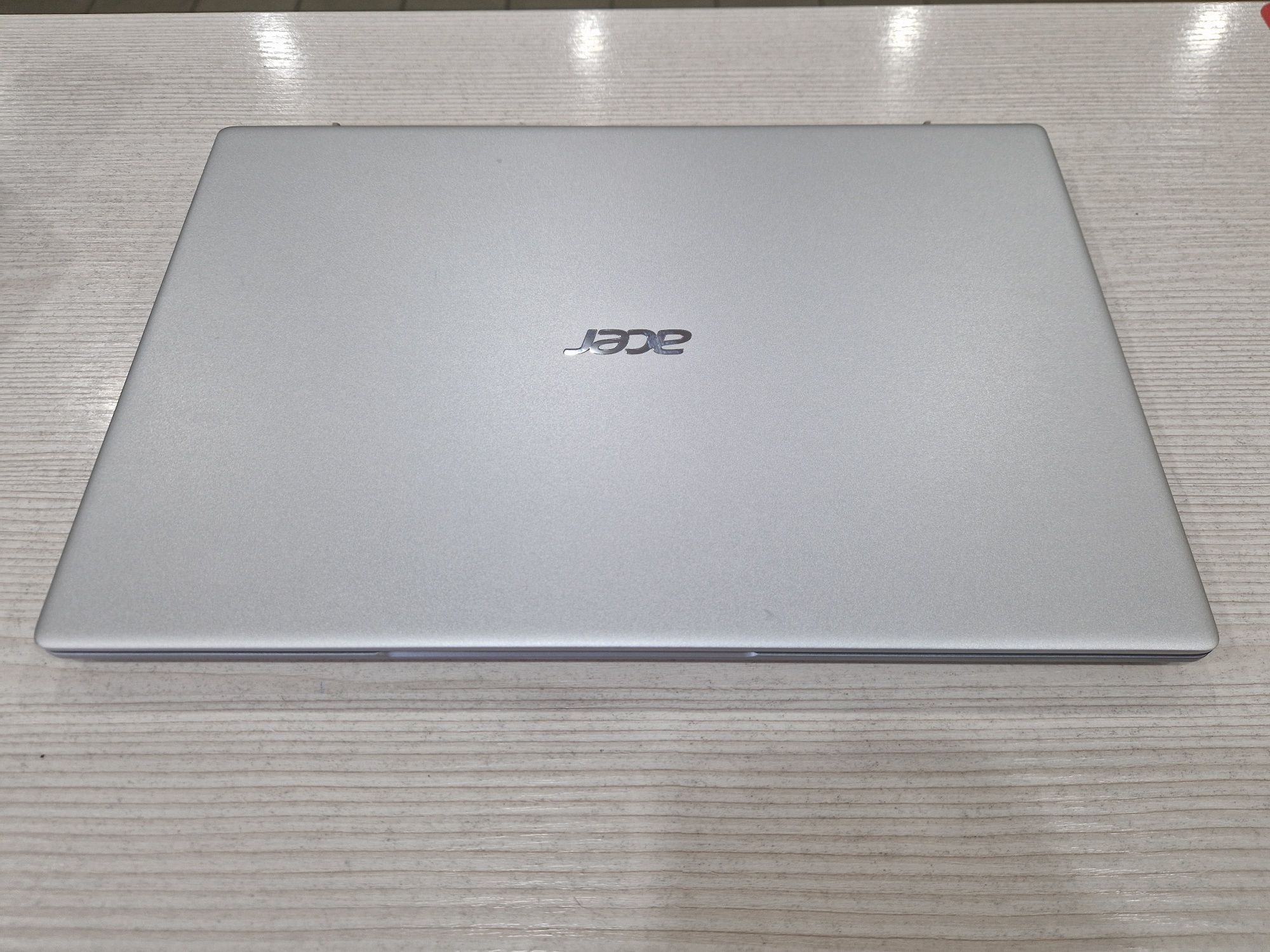 Ультра Acer Swift (4 ядра, 128 Gb SSD)