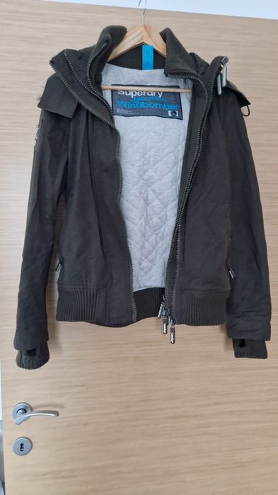 Vând geacă iarna Super Dry de fete mărimea L