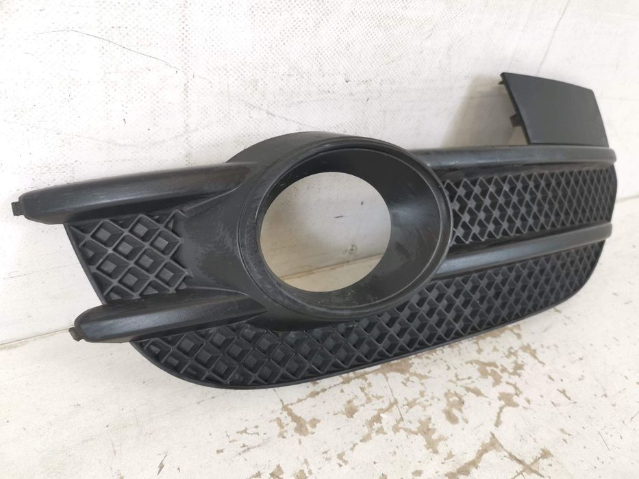 Ауди Q3 / Audi Q3 [ - ] Оригинална предна решетка (дясна страна) в доб
