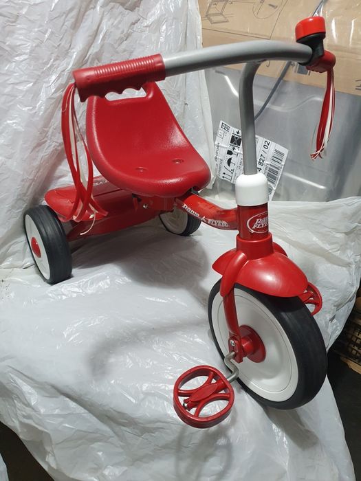 Vînd tricicleta plìabila pentru copii 1,5-3 ani