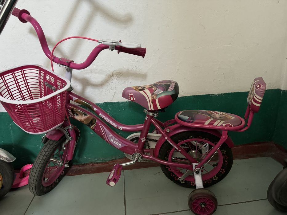 Продается велосипед детский для девочки. Цена 20 000