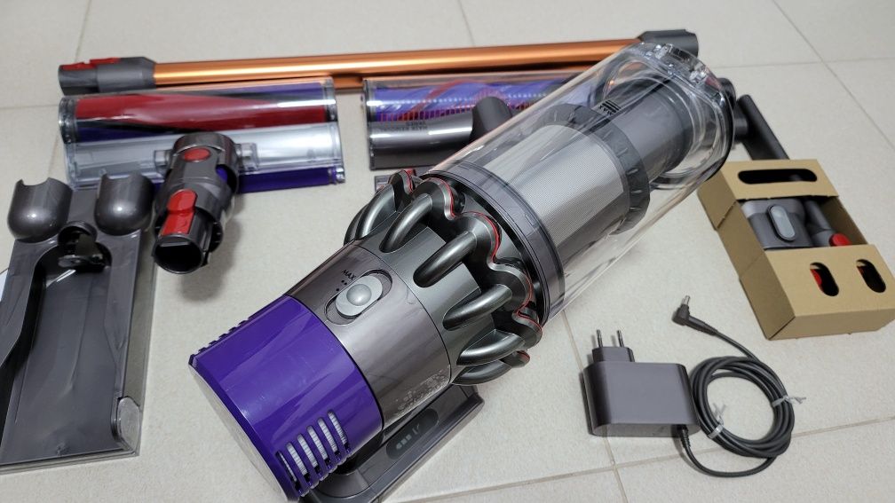 Aspirator Dyson V10 nou