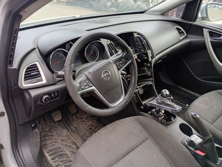 Geam dreapta spate Opel Astra J [2009 - 2012] 1.7 cdti A17DTJ