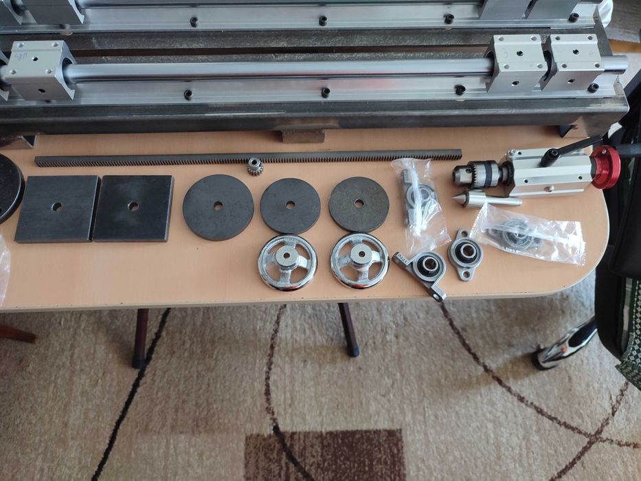 Продавам части за направа на струг