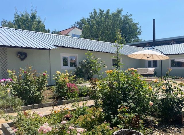 Реновирана каменна къща в село Средно Градище